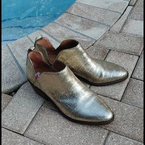 Lucky Brand silver leather bootie sz 9.5